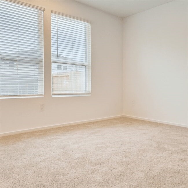 Building Photo - 26231 Arrowleaf Dr