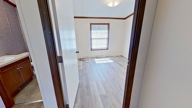 Building Photo - Double Wide Mobile Home