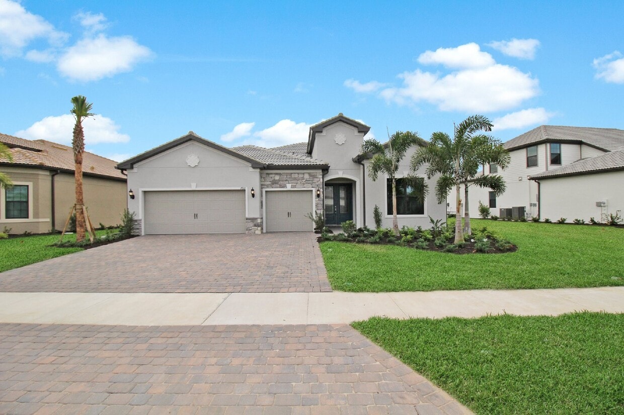 Primary Photo - Luxury 3/ 3.5 Plus Home Office Pool Home A...