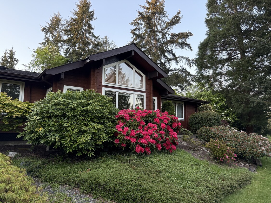 Primary Photo - 1106 NE Wing Point Way