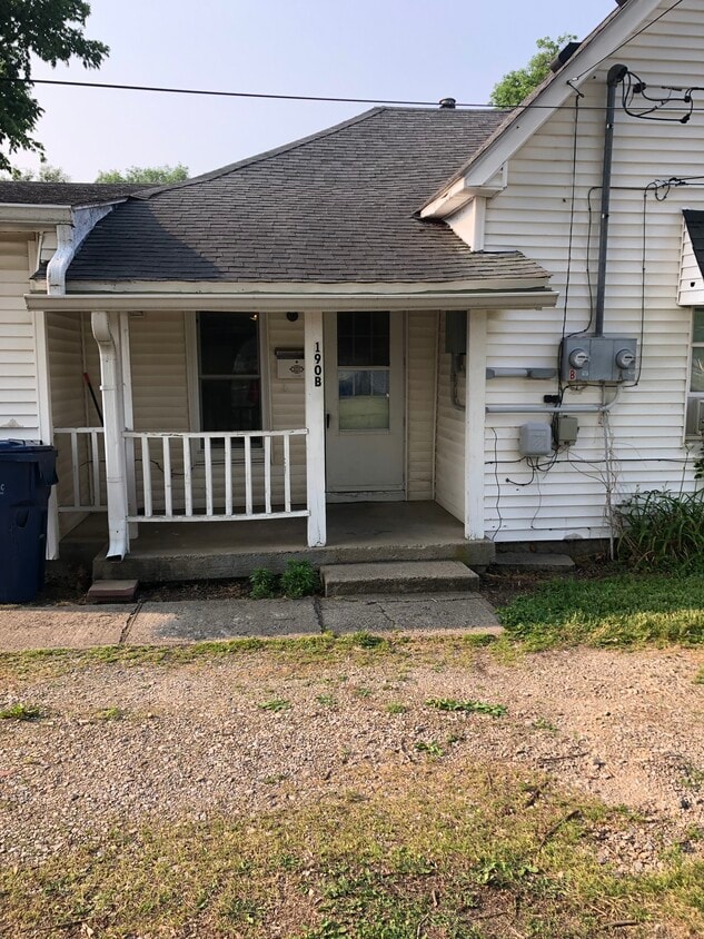 Primary Photo - 190 N Railroad St
