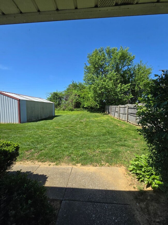 Foto del edificio - Thompson Dr