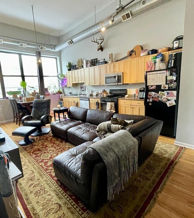 Foto del edificio - 1302 N Milwaukee Ave