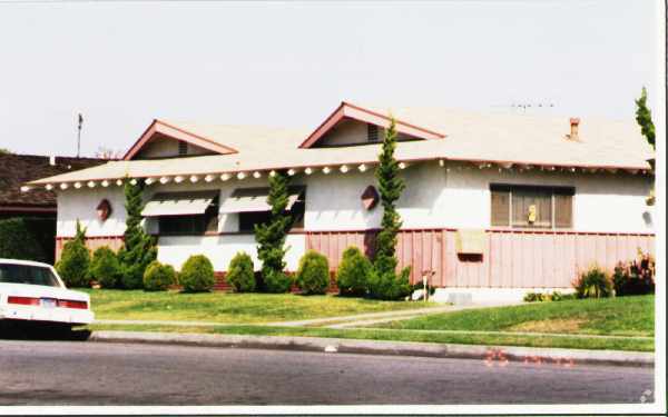 Building Photo - 1043 N Lincoln St