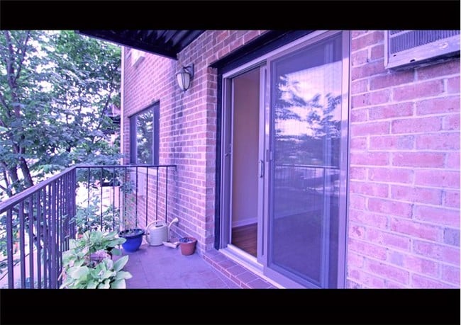Building Photo - 3220 Netherland Ave
