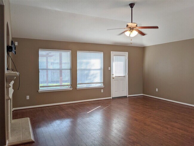 Foto del edificio - Rancher Hollow Court, Manvel, TX 77578 - 3 BR 2 BA single-family home