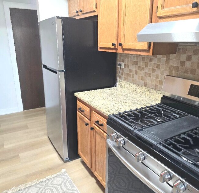 Foto del edificio - 2212 Country Club Dr