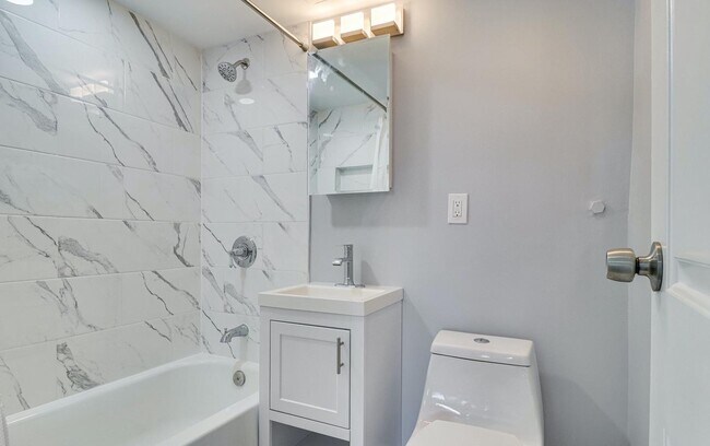 Building Photo - Private room in 2 bedroom Alexandria Apart...
