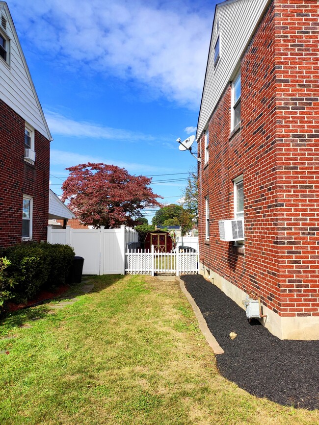 Building Photo - 505 Emerson Ave