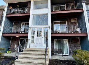 Building Photo - 7 Woodcrest Ct