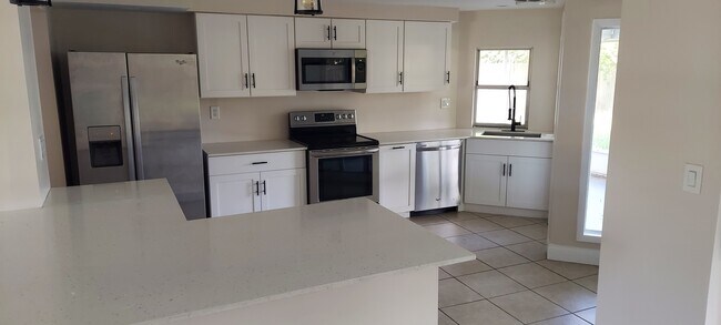 Foto del edificio - 2260 Davis Blvd