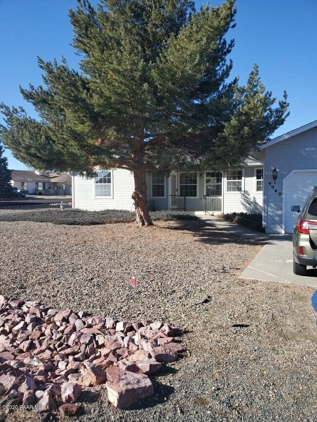 Building Photo - 4940 N Spring Dr