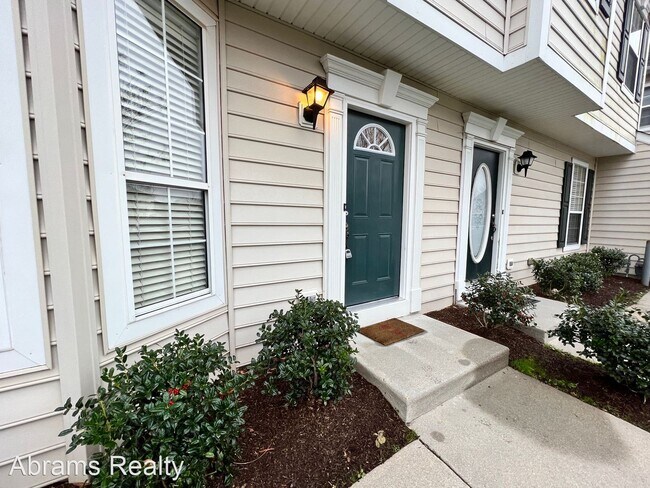 Building Photo - 3 br, 2.5 bath House - 2360 Covent Garden ...
