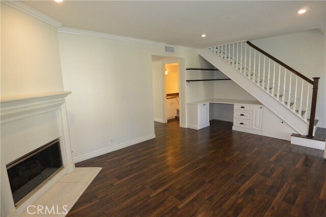 Building Photo - 5 Woodfern