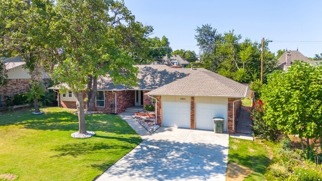 Building Photo - Beautifully Updated 3-Bedroom Home with Sp...