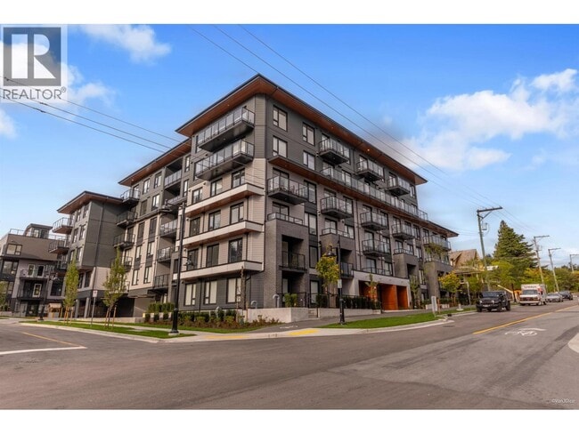 Building Photo - 601 Rochester Ave