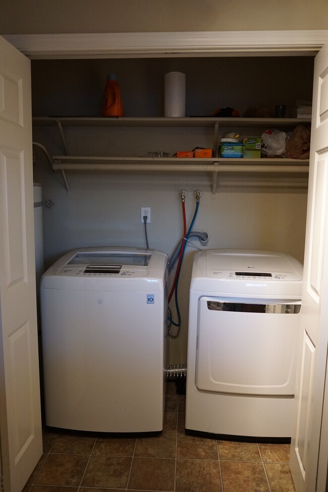 Washer and dryer - in-unit - 1760 W Sunn Fjord Ln