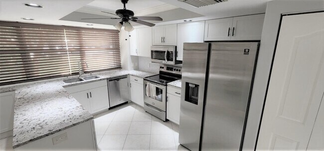Building Photo - 8108 Oakton Ct