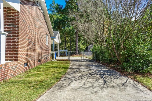 Building Photo - 184 E 12 Oaks Rd