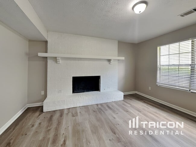 Building Photo - 5708 St Thomas Dr