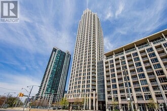 Building Photo - 1015-628-628 Fleet St