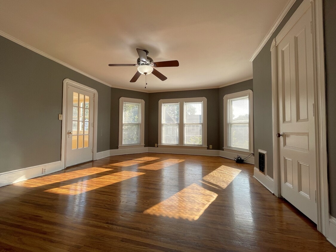 Living Room - 533 W Gray St