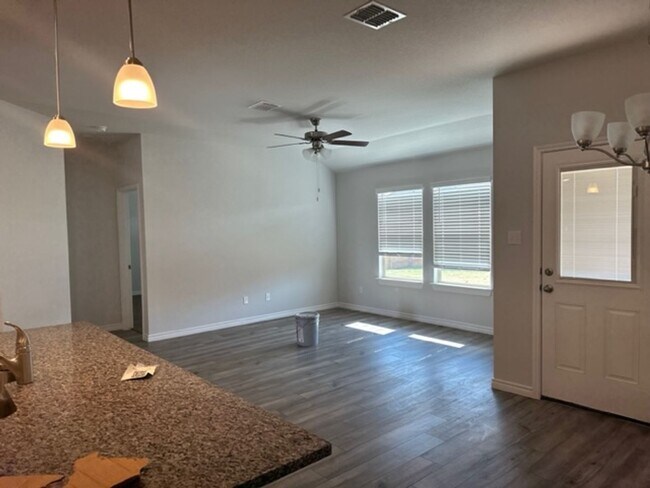 Foto del edificio - 10824 Hollister Ln