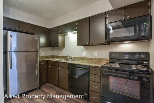 Building Photo - 820 Southeast Pkwy