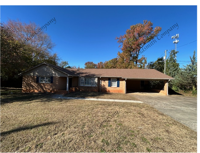 Building Photo - "3-Bedroom with 2 Baths and 2100 Sq Ft of Comfort in Greenville!" -- 1st Full Month Free!