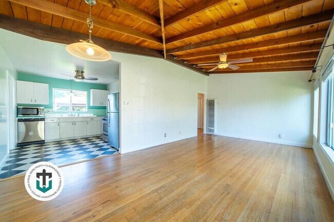 Building Photo - 622 Sunset Dr