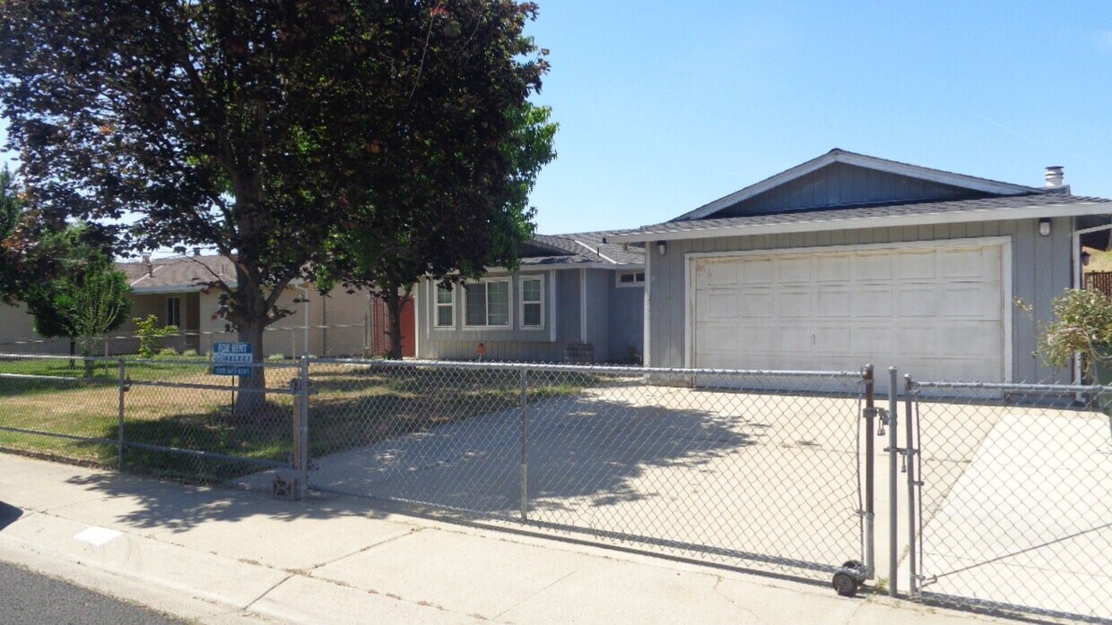 Primary Photo - 3x2 House In Linda