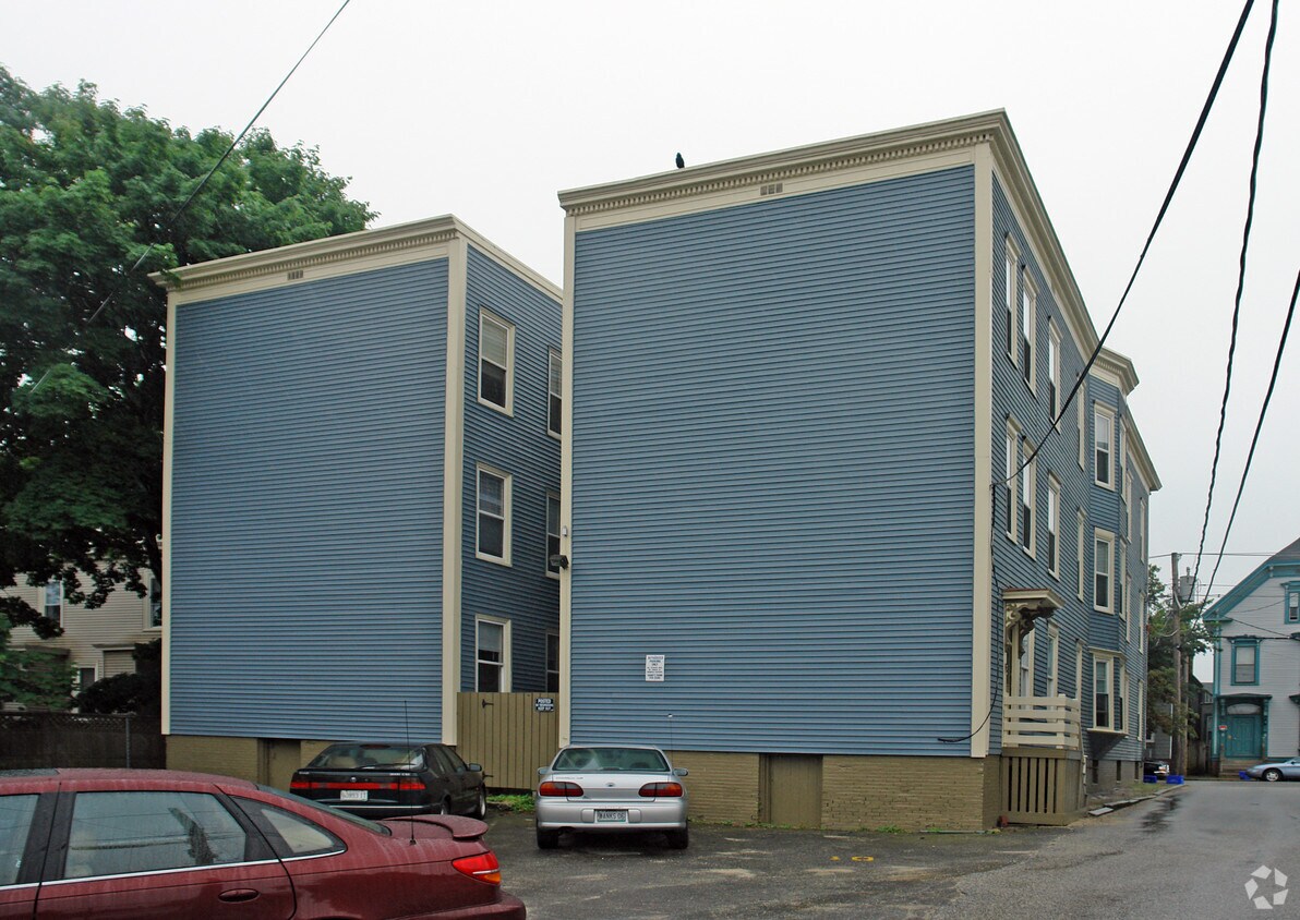 Building Photo - 285 Brackett St