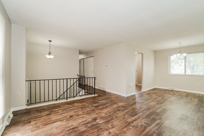 Building Photo - 713 Hubbard Rd