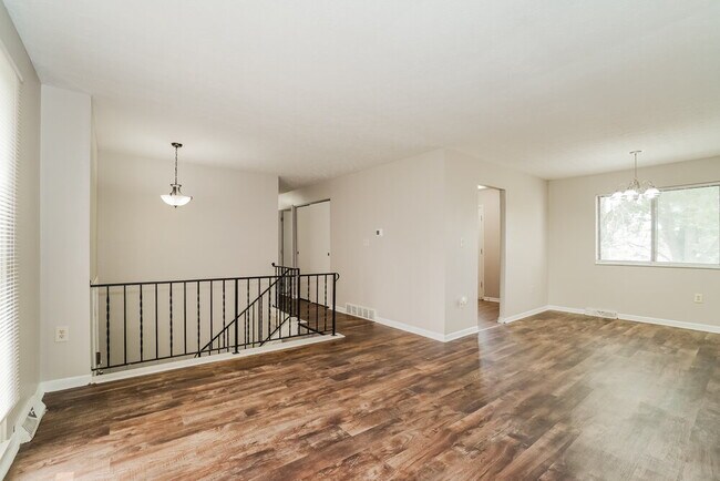 Foto del edificio - 713 Hubbard Rd