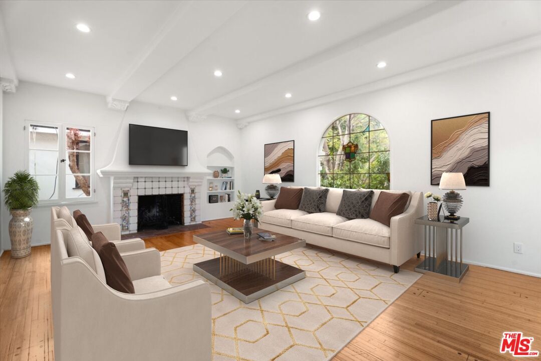 Foto principal - 205 S Reeves Dr
