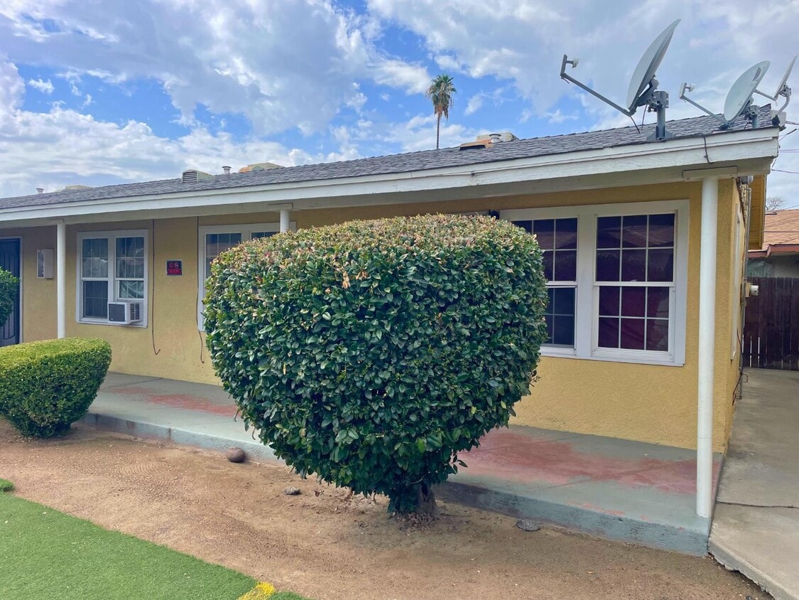 Foto principal - 3337 E Clinton Ave