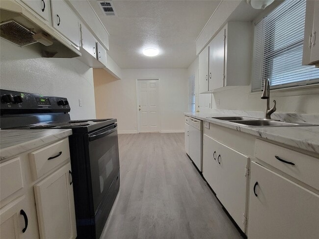 Foto del edificio - 3824 Modlin St