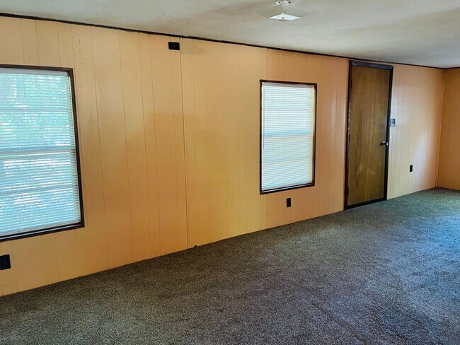Foto del edificio - AVAILABLE AUGUST 2026! (Pet Friendly)