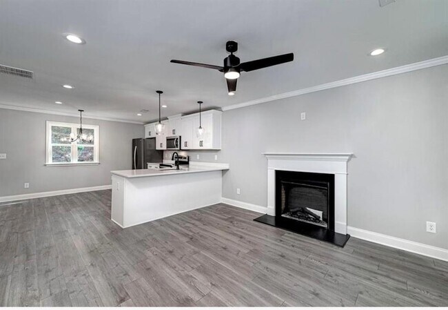 Foto del edificio - 6290 Akins Way