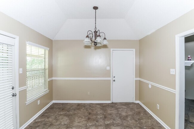 Foto del edificio - 4820 Greenlawn Cove