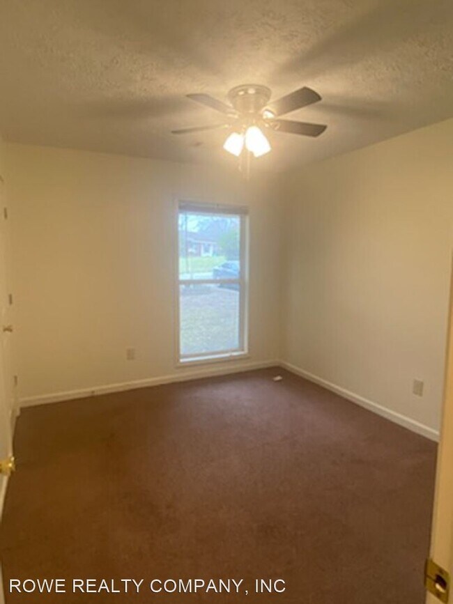 Building Photo - 3 br, 1 bath House - 6035 CAPRI CIRCLE