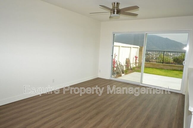 Foto del edificio - 5190 Laurel Park Dr