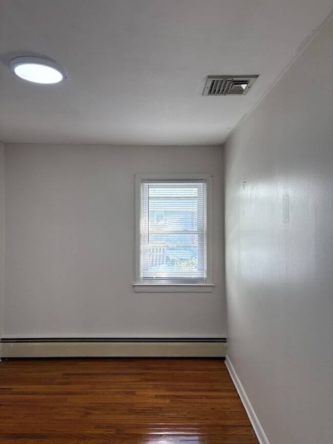 Building Photo - 32 Maiden Ln