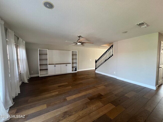 Building Photo - 4030 W Rocky Spring Dr