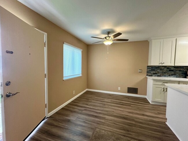Building Photo - Cozy 2 Bedroom 1 Bath Unit Union City!