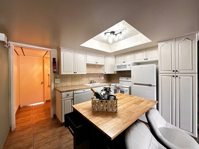 Building Photo - 9647 Spyglass Ave