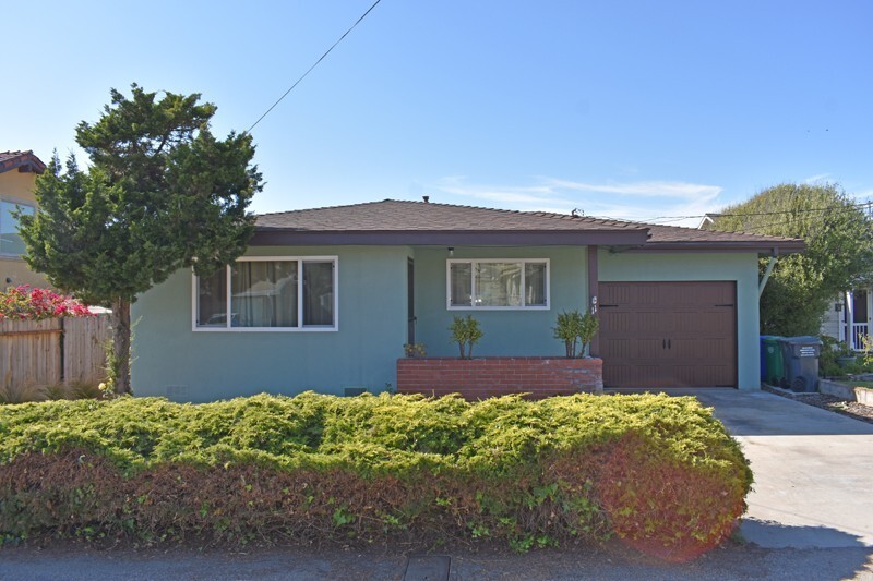 Primary Photo - 2 bedroom 1 bath home w/ garage-ONE HOUSE ...