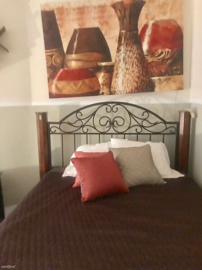 Foto del edificio - 1 br, 1 bath Apartment - 877 N Howard St