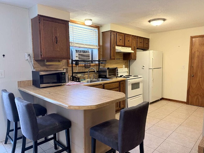 Foto del edificio - Spacious 1BR / 1BA Basement Apartment Just Minutes From Town