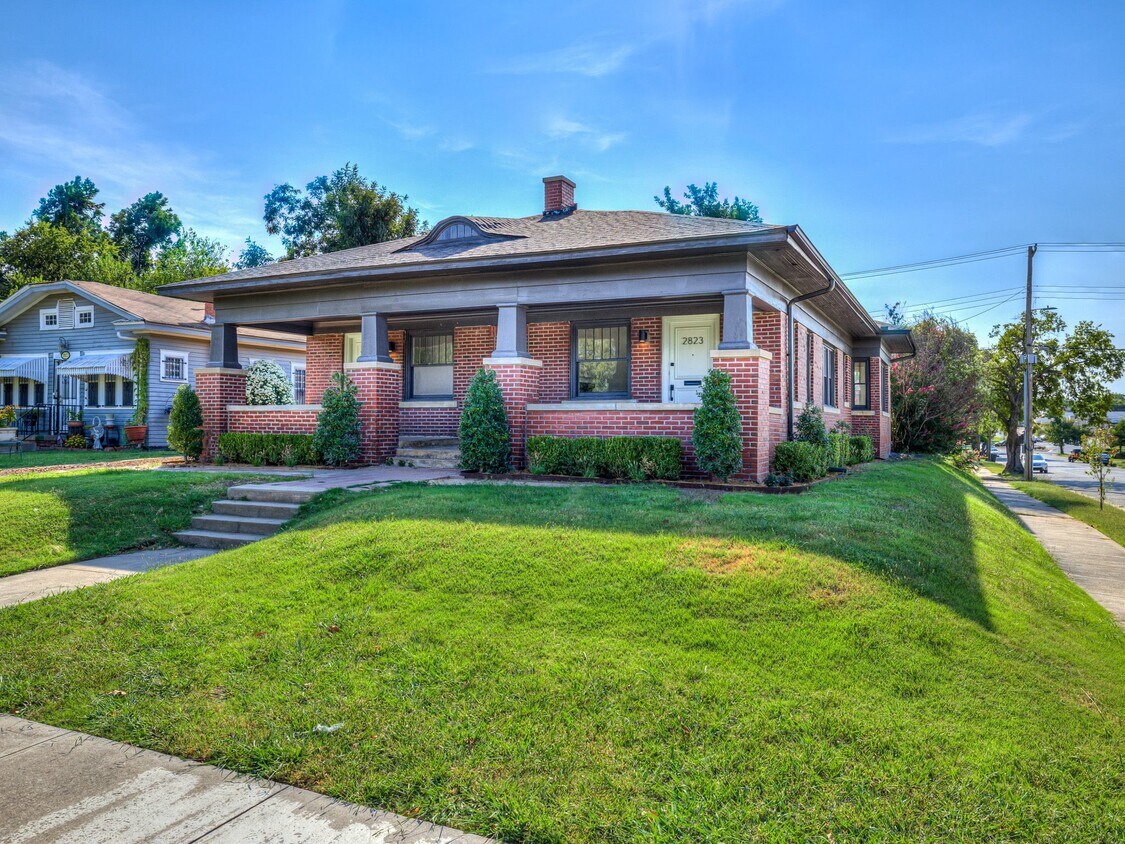 Primary Photo - 2821 N Hudson Ave